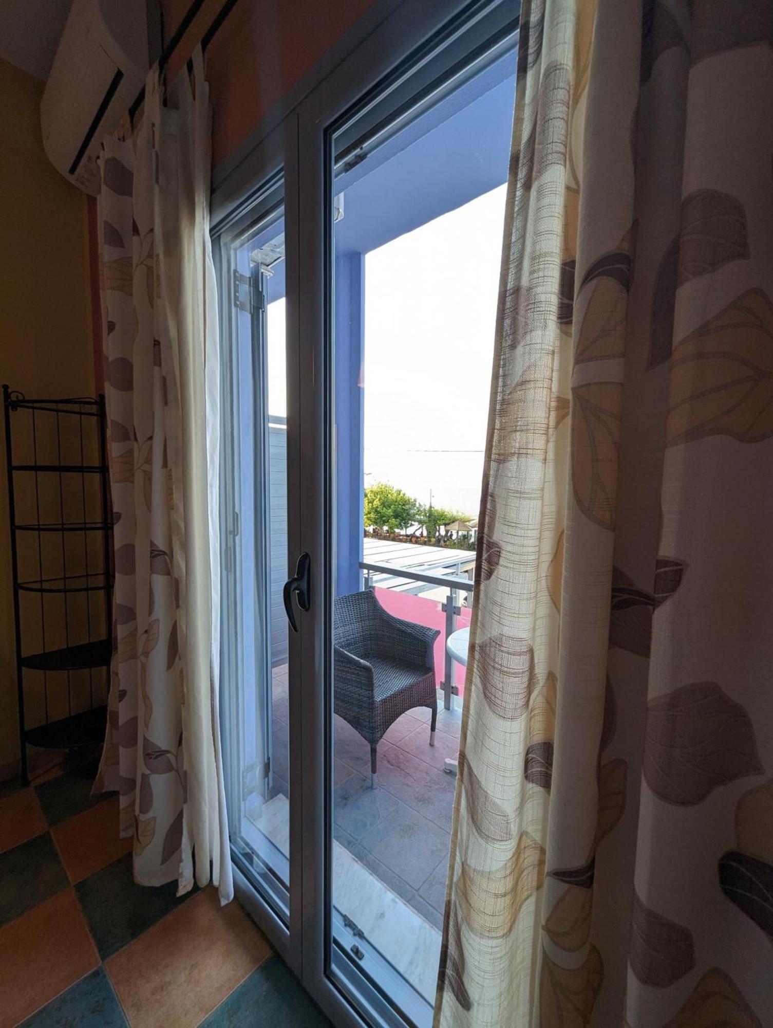 Okeania Seafront Rooms In كامينا فورلا المظهر الخارجي الصورة