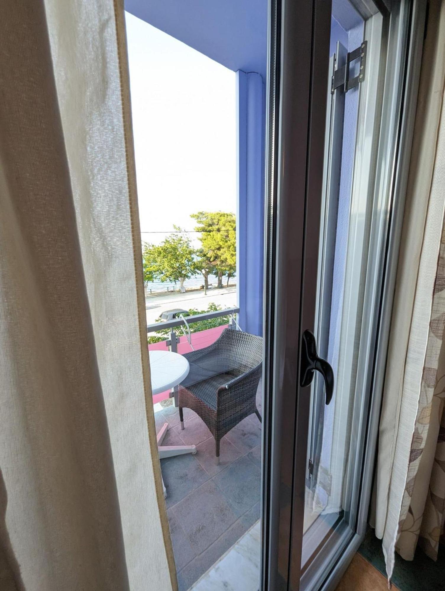 Okeania Seafront Rooms In كامينا فورلا المظهر الخارجي الصورة