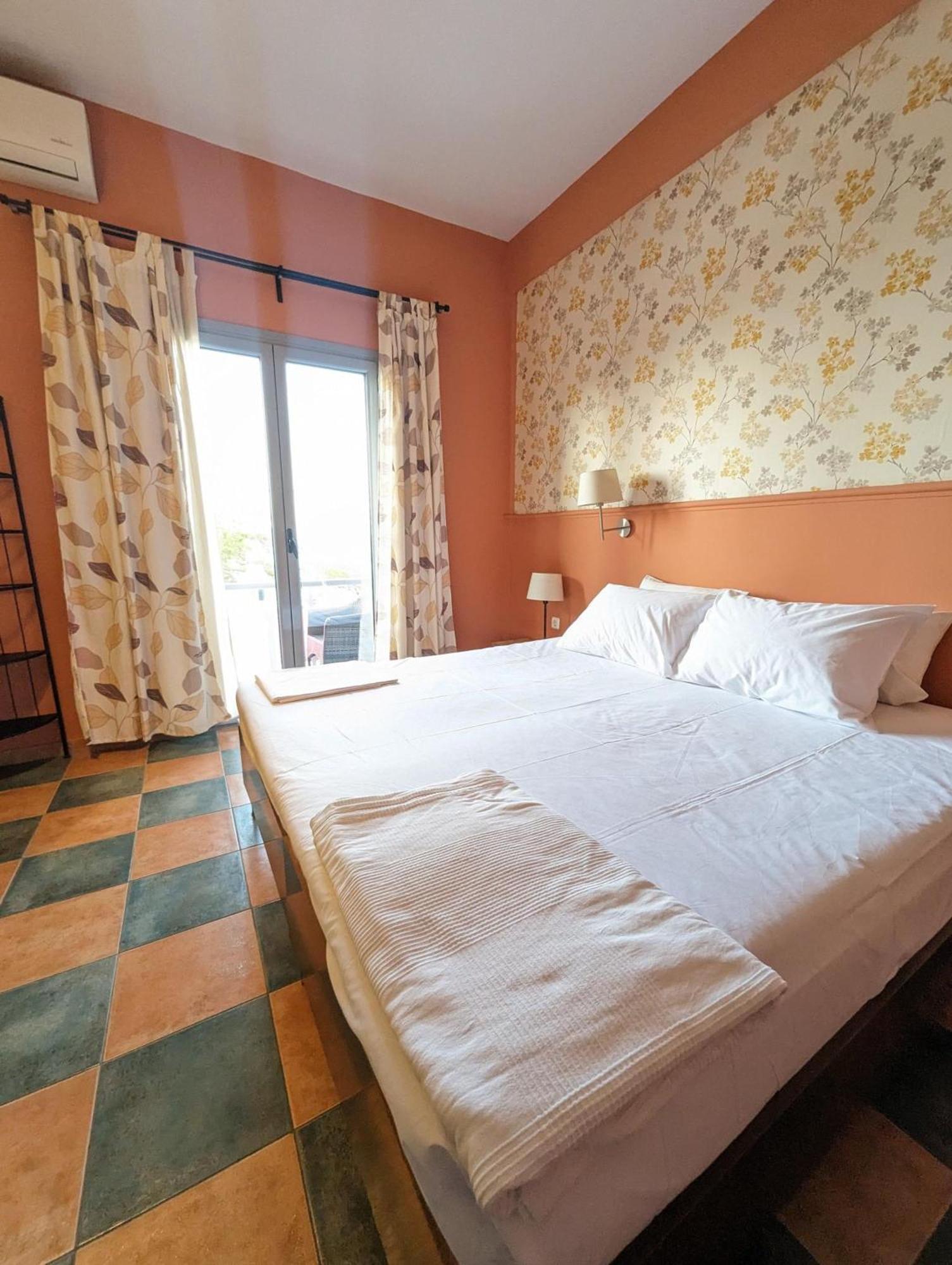 Okeania Seafront Rooms In كامينا فورلا المظهر الخارجي الصورة
