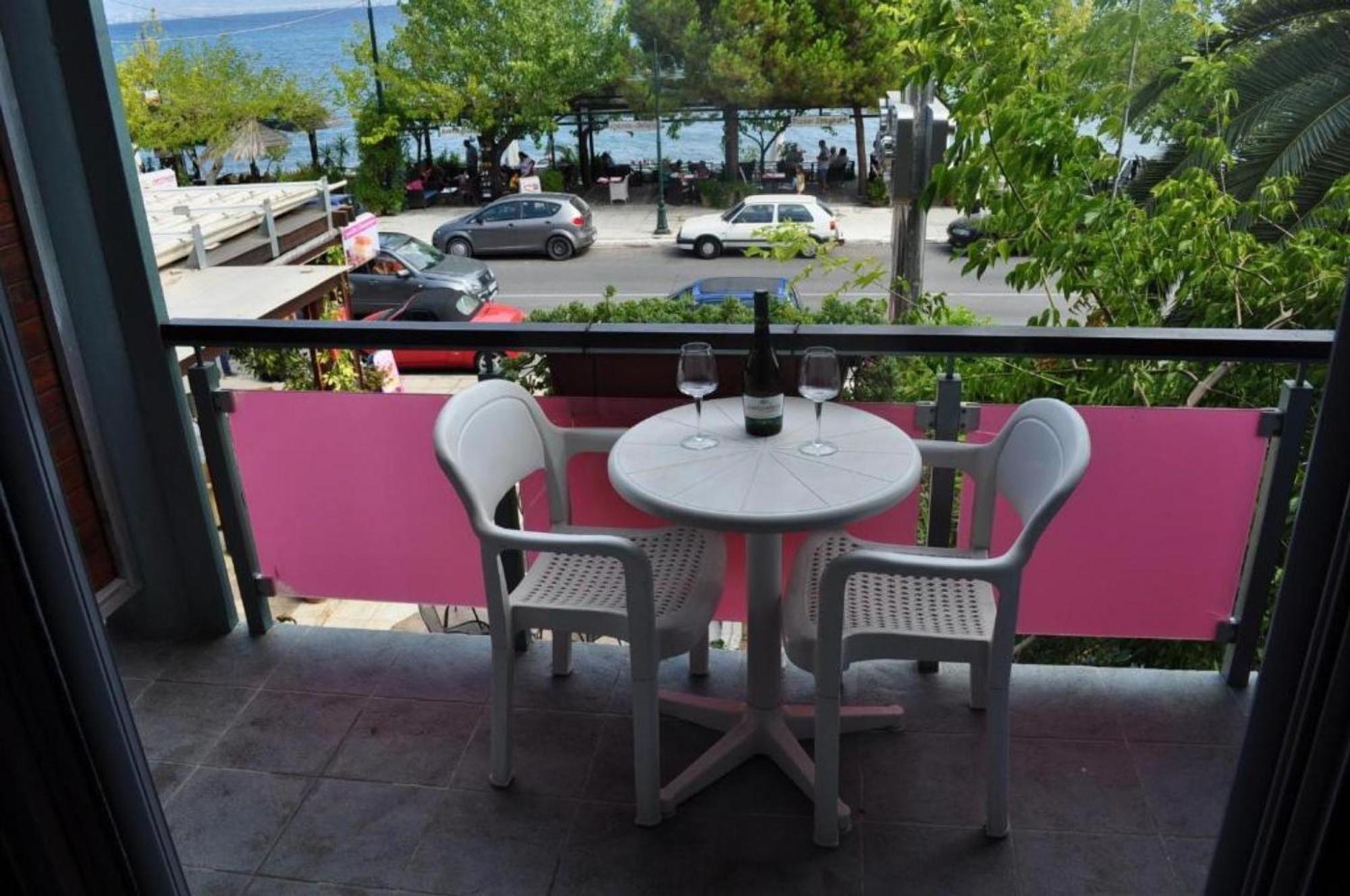 Okeania Seafront Rooms In كامينا فورلا المظهر الخارجي الصورة
