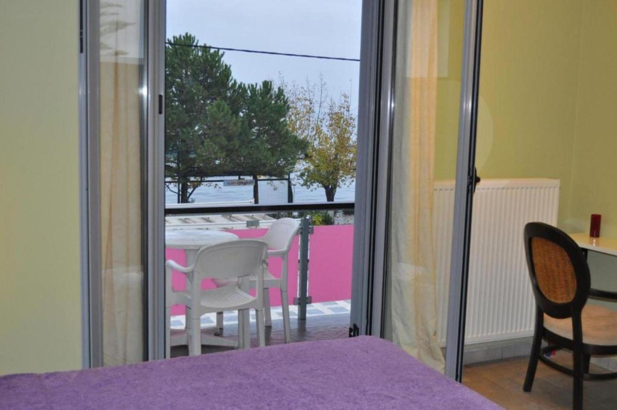 Okeania Seafront Rooms In كامينا فورلا المظهر الخارجي الصورة