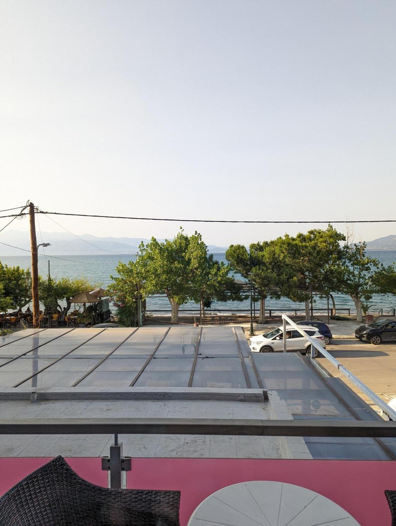 Okeania Seafront Rooms In كامينا فورلا المظهر الخارجي الصورة