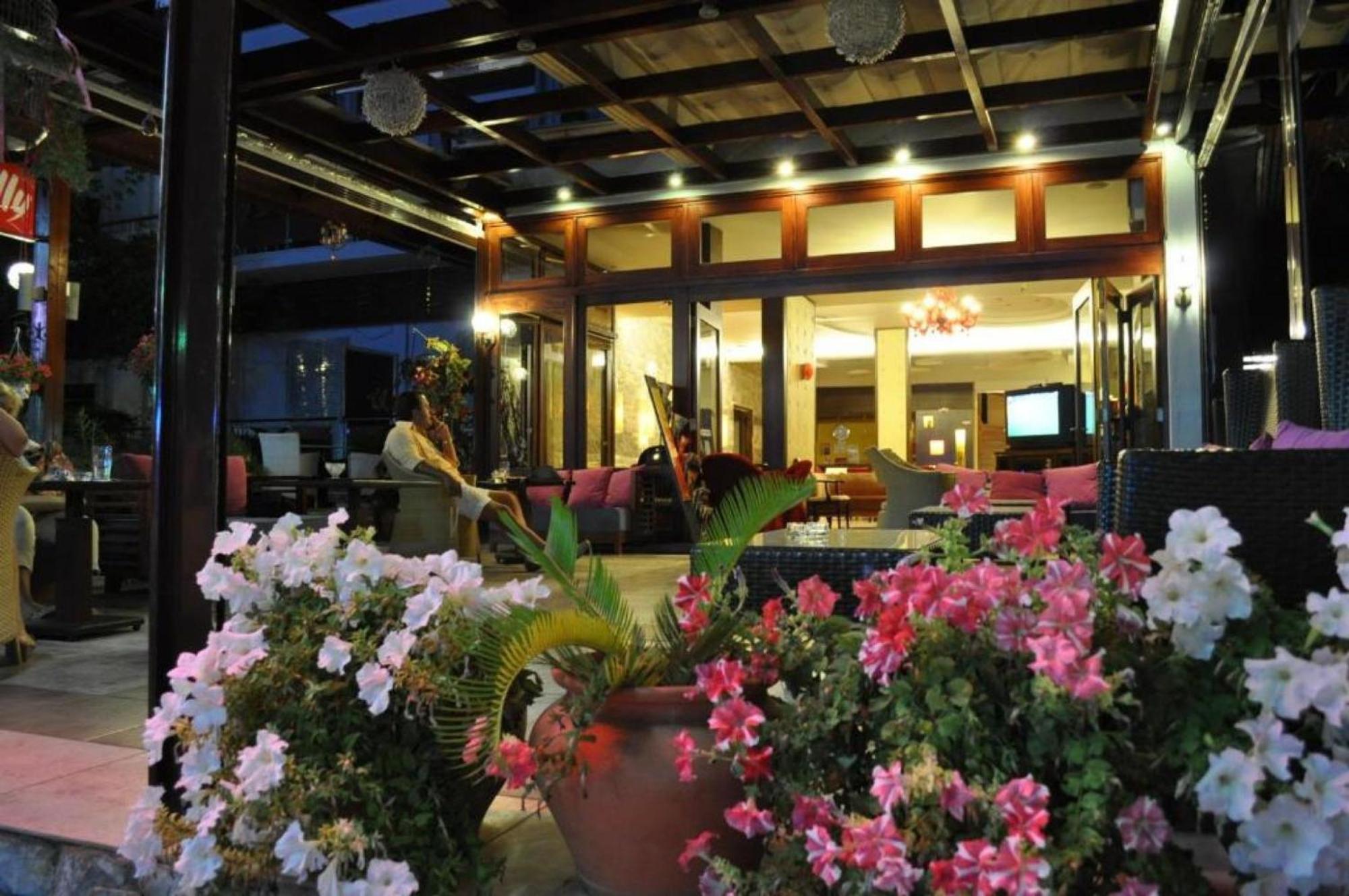Okeania Seafront Rooms In كامينا فورلا المظهر الخارجي الصورة