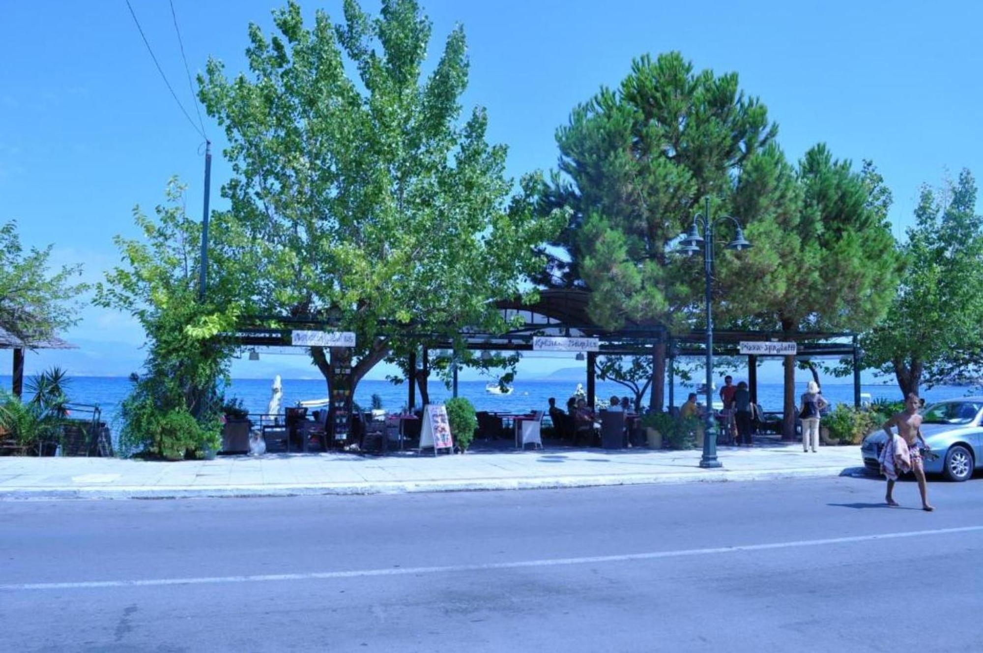 Okeania Seafront Rooms In كامينا فورلا المظهر الخارجي الصورة