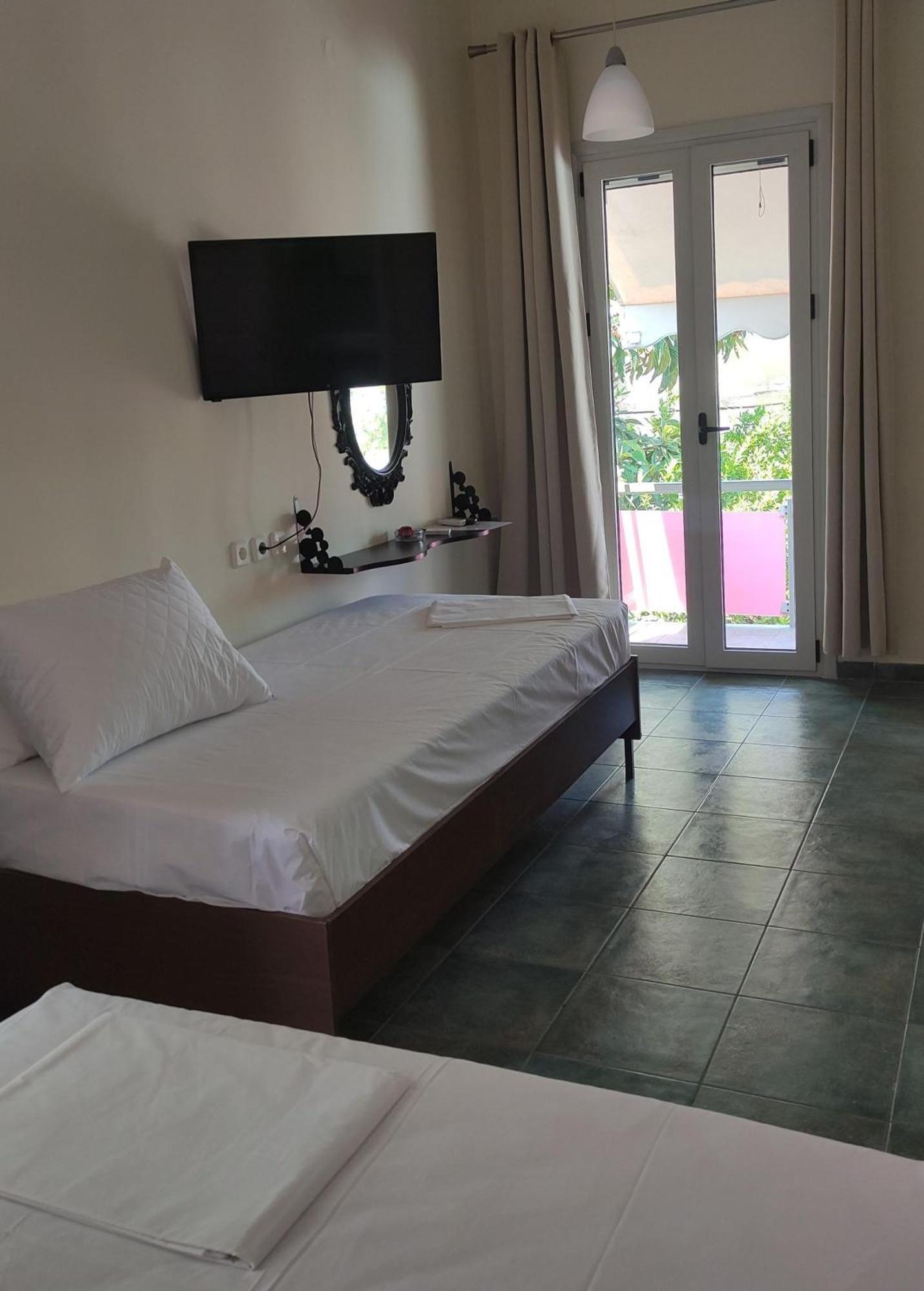 Okeania Seafront Rooms In كامينا فورلا المظهر الخارجي الصورة